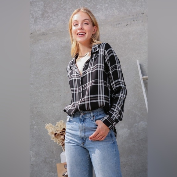 NWT Timing Women’s Plaid Long Sleeve Button Down Shirt Sz Medium, Black & White - Picture 5 of 9